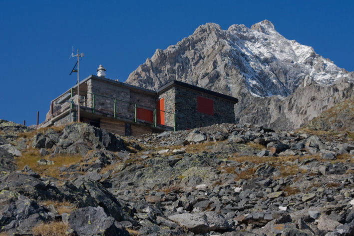 Vista sul Rifugio Del Grande-Camerini