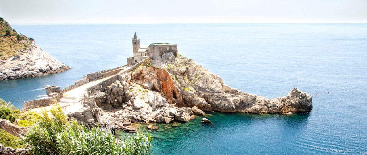 Vista sulla chiesetta di San Pietro di Portovenere